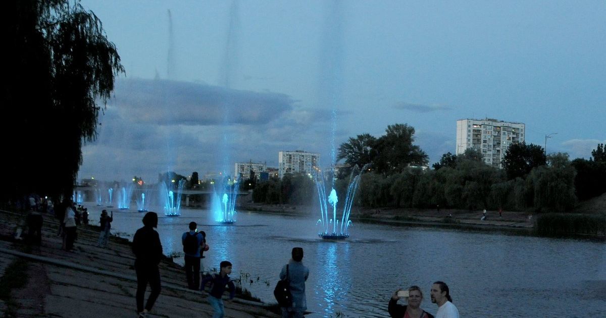 В КГГА объяснили, почему перестали работать фонтаны на Русановском канале