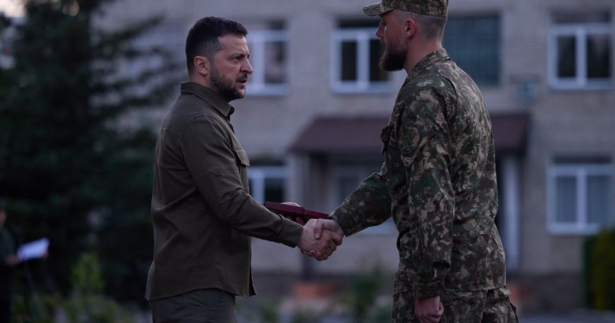 Зеленский благодарен за подвиги, защищающие Украину