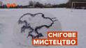 Зимнее искусство: жители Винниччины вылепили из снега тамошних баянистов с трактористом