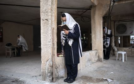 Израиль усилил карантин: закрыли бары, спортзалы, клубы, но не синагоги