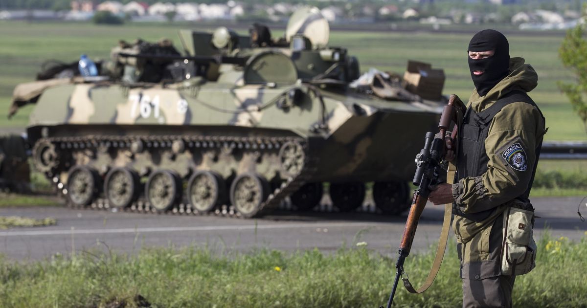 В Славянске военные уничтожили оборонные позиции боевиков