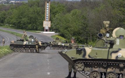 Сили АТО на Донбасі не атакують бойовиків "шаленим вогнем" через мирні будинки - Аваков
