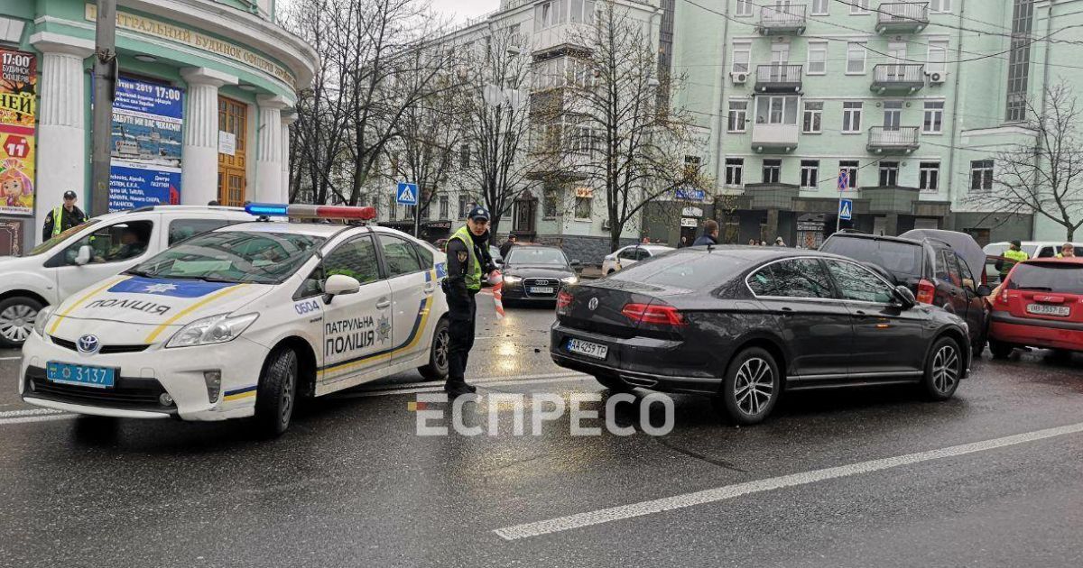 В правительственном квартале Киева произошла масштабная авария с пострадавшими