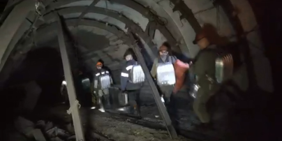 Унаслідок вибуху на шахті окупованої Луганщини під завалами опинились 17 гірників, тіла трьох вже підняли на поверхню
