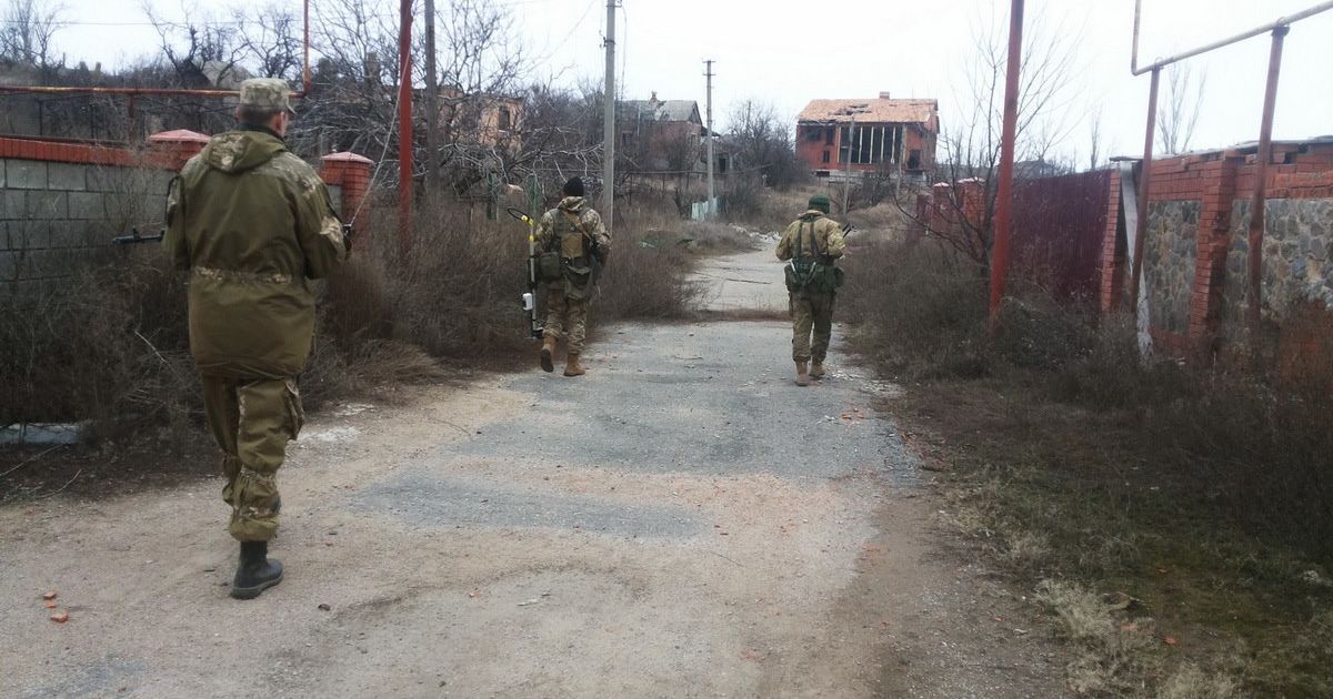 Украинские военные в Широкином, откуда ушли боевики