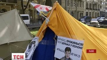 Львів’янин  голодує  на підтримку ув’язненої в Росії української льотчиці Надії Савченко