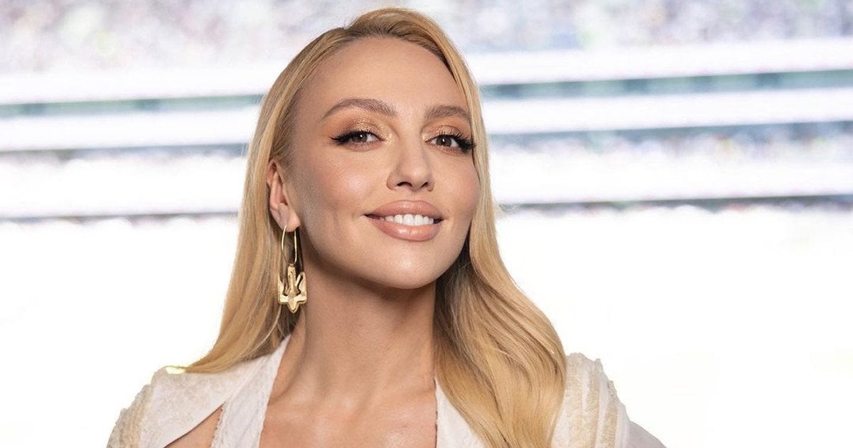 Әдемі лесбиянки ысқылайды және сперму