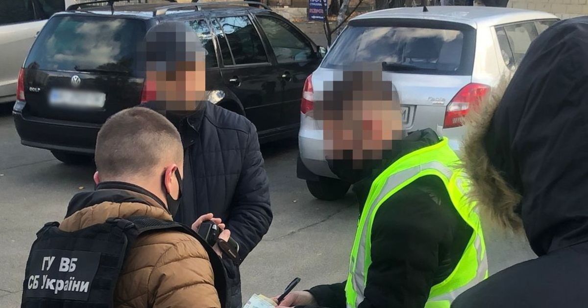 Вдавав із себе за співробітника СБУ та тероризував іноземців: у Києві чоловіку загрожує до 8 років за ґратами