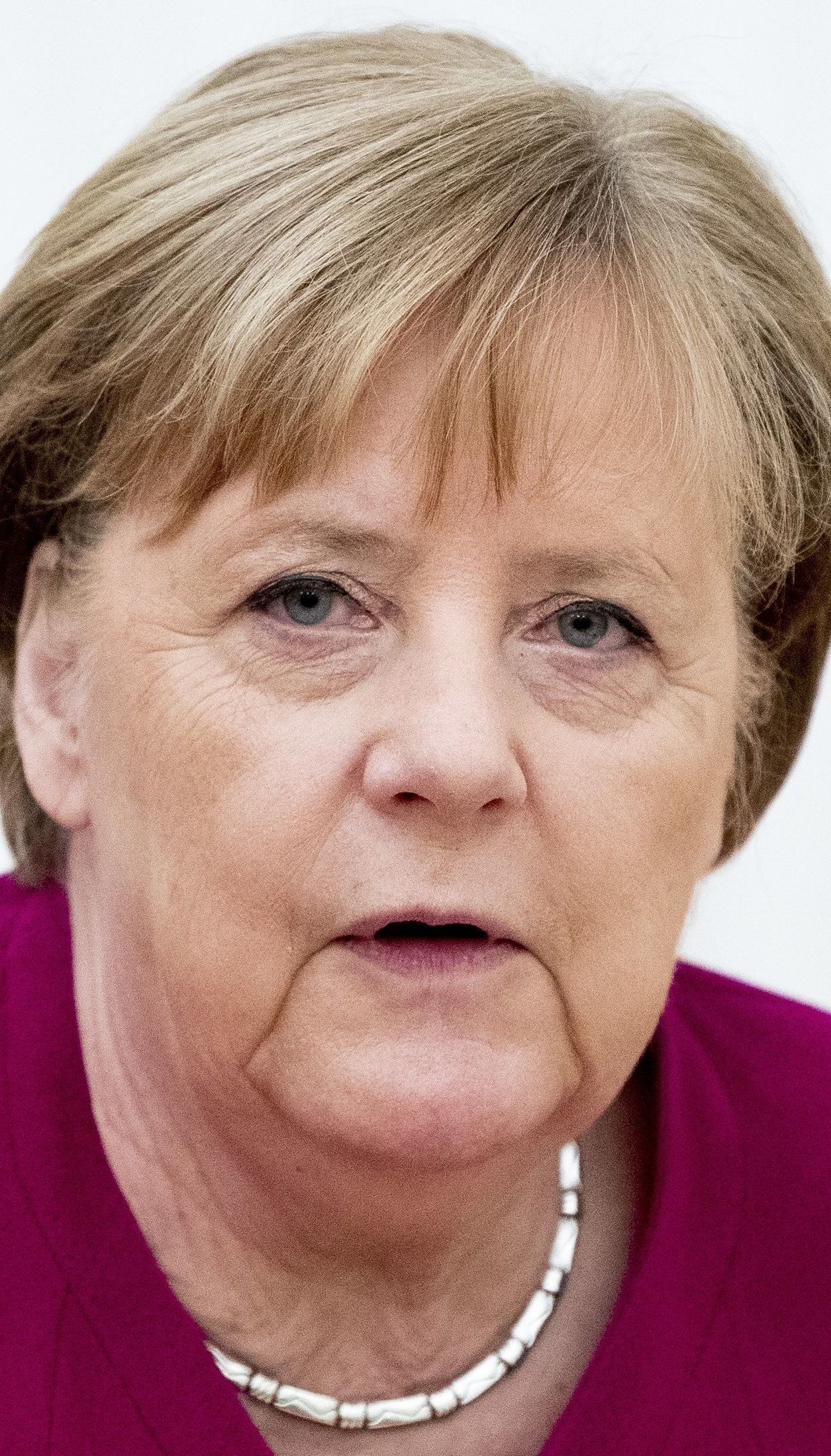 Меркель получила результаты второго теста на коронавирус