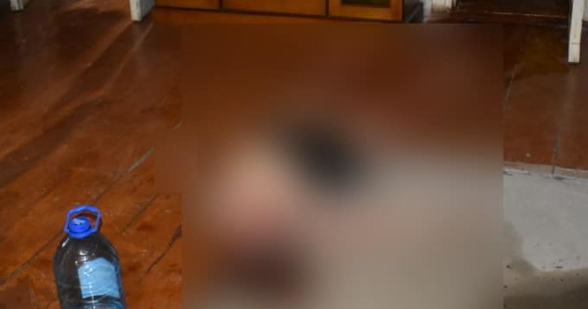 Під Києвом 33-річний чоловік вбив матір залізною гантеллю та перерізав собі горло