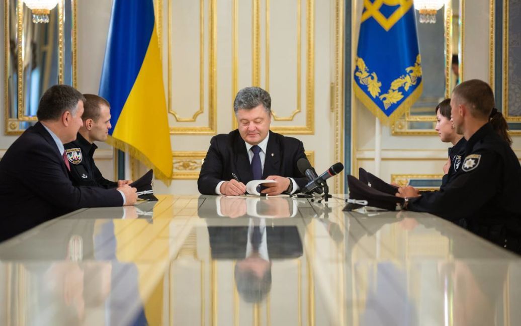 Президент подписал закон о полиции / © Facebook/Офис президента Украины