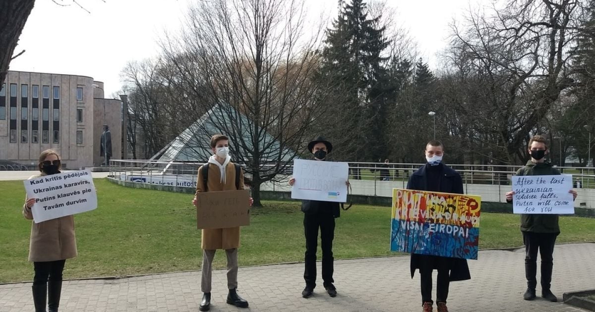 пікет посольства РФ у Латвії_4 / © Укрінформ