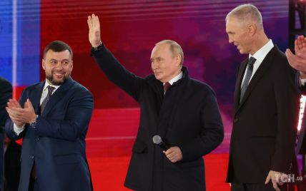 Пока россияне "без штанов" воюют: Путин вышел на сцену в куртке за 435 тысяч рублей