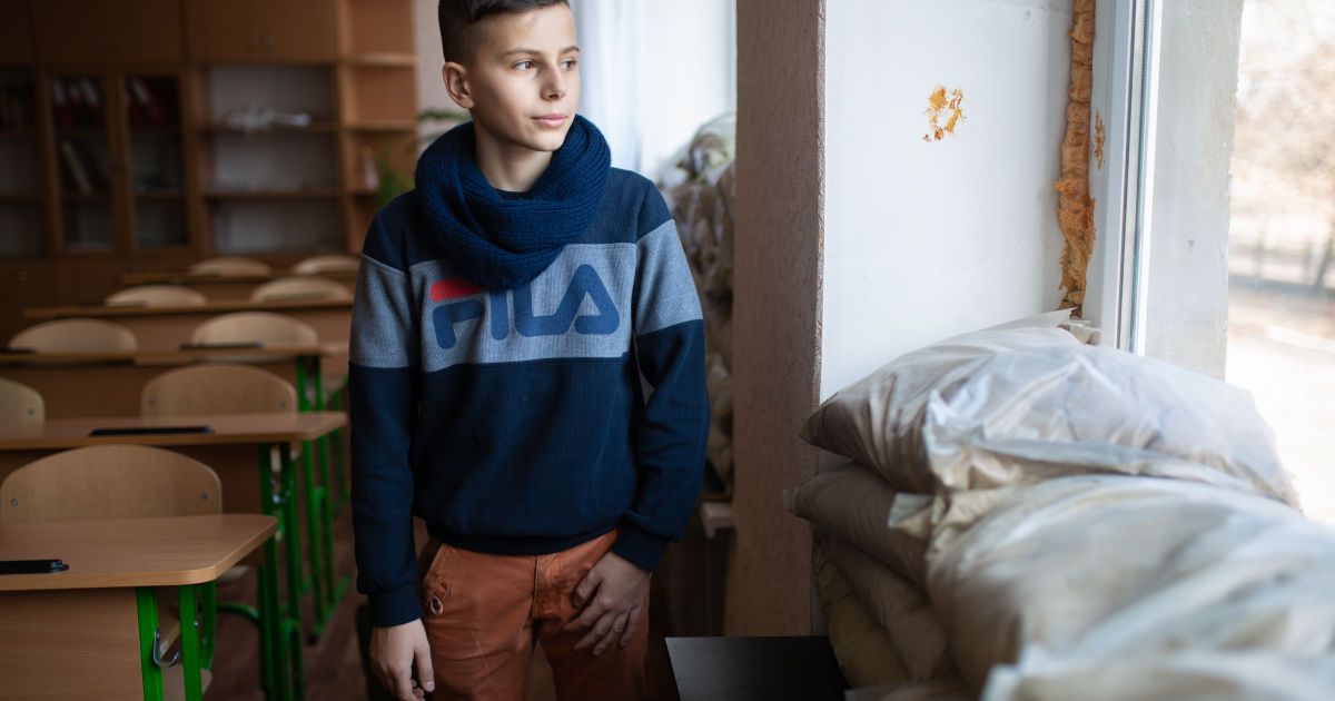 Через війну на Донбасі діти та вчителі в 3500 закладах освіти майже щодня стикаються з небезпеками — ЮНІСЕФ
