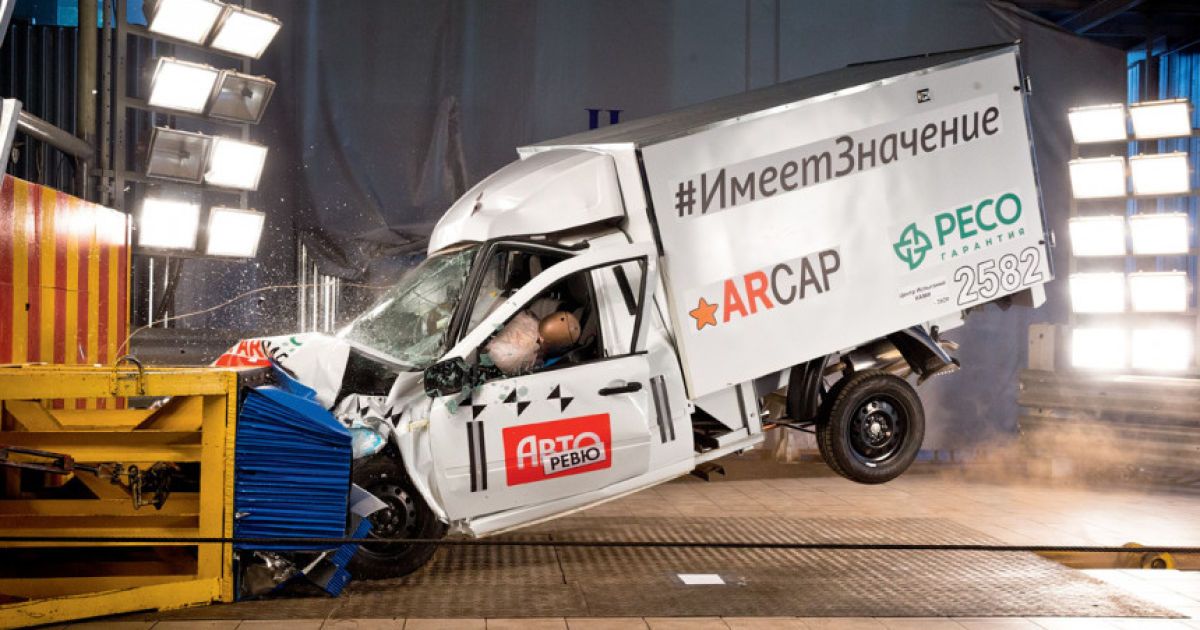 Російський фургон на базі Lada Granta провалив краштест