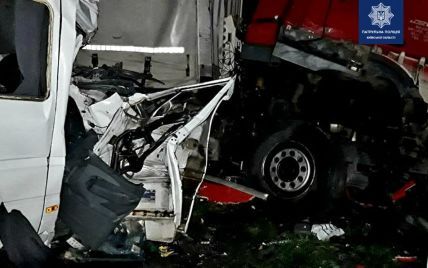 ДТП под Киевом: три человека в крайне тяжелом состоянии, на операционном столе 3-летний ребенок