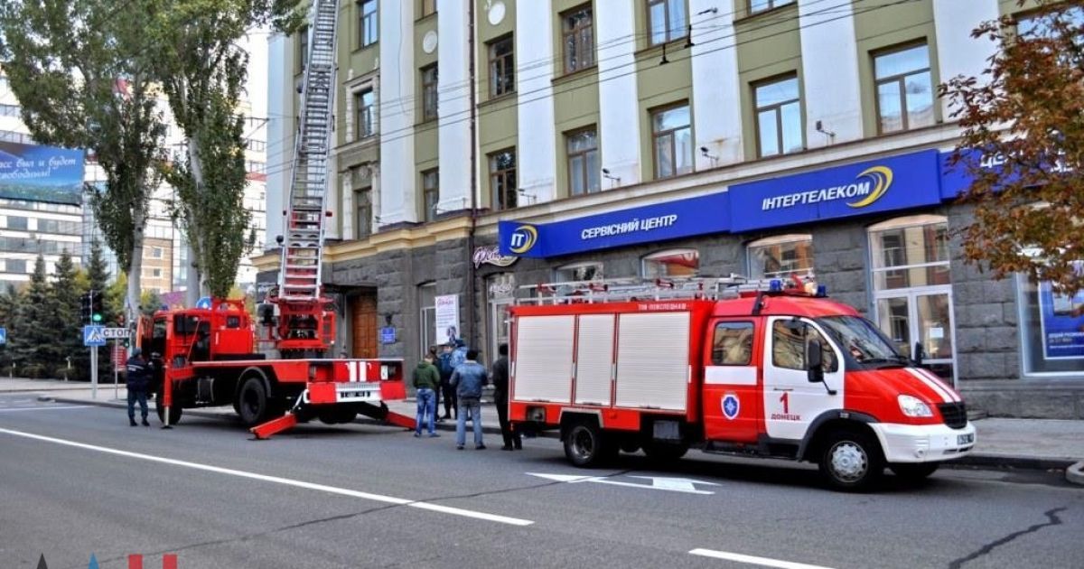 В Донецке уничтожают символику Украины / © dan-news.info