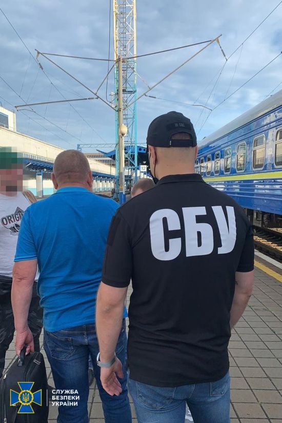 Экс-чиновника "Укрзализныци", который скрывался от следствия, СБУ задержала на вокзале