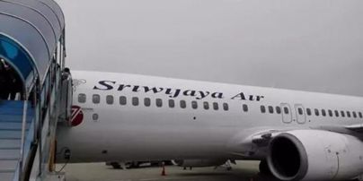 Диспетчеры потеряли связь с пассажирским "Боингом", который выполнял рейс из столицы Индонезии
