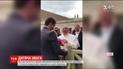 В Риме во время общения с верующими Папа Римский чуть не потерял своей шапочки