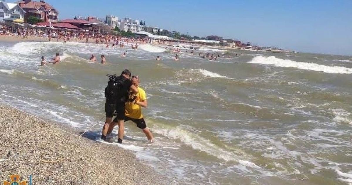 У Бердянську знайшли тіло туриста, який пішов купатися у морі і зник