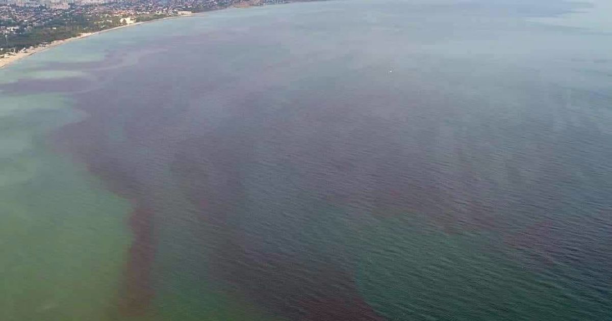 Черное море стало красным/Фото facebook.com/balinskyy.vladislav