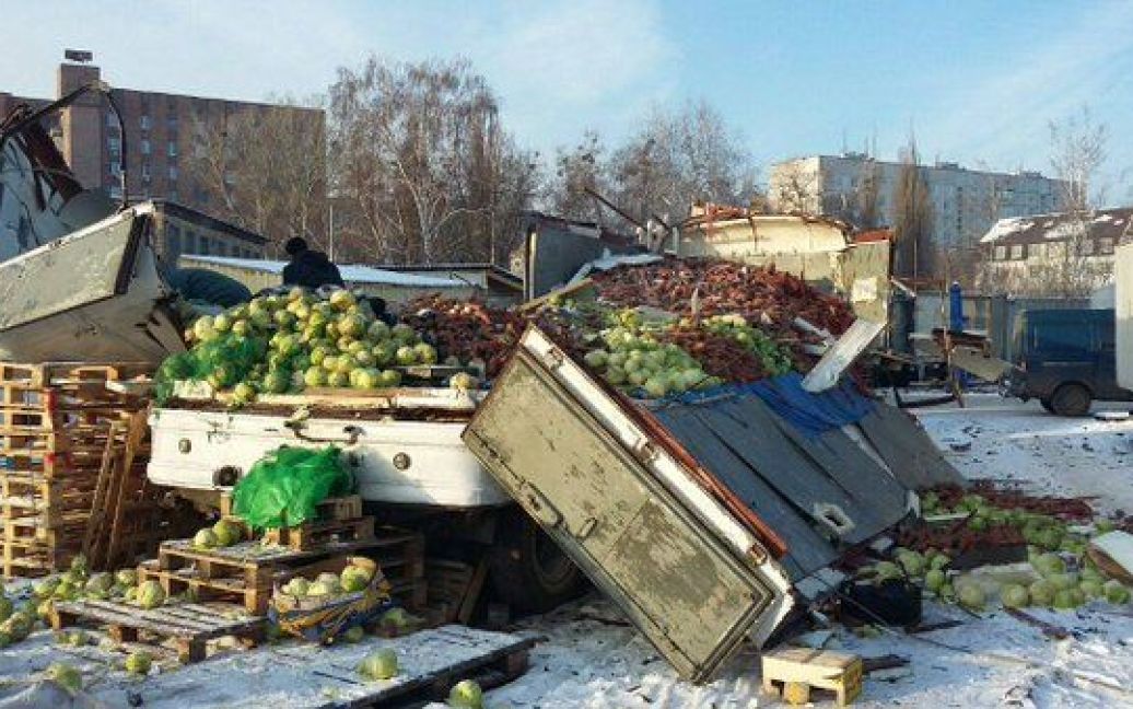 В Харькове взорвался трейлер с овощами / © twitter/@itsector