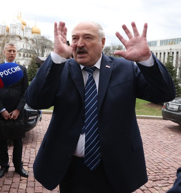 Лукашенко признал, что задержался у власти, и обратился к белорусам со странной просьбой