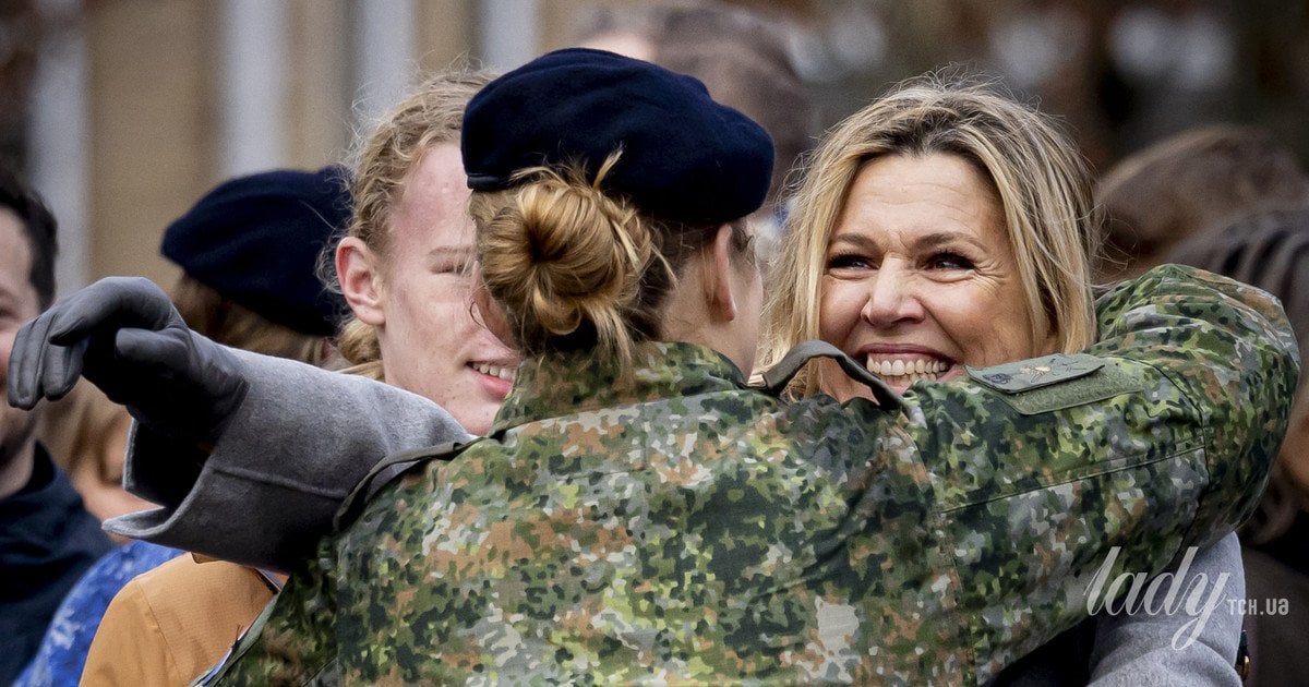 Королева Максима и принцесса Амалия