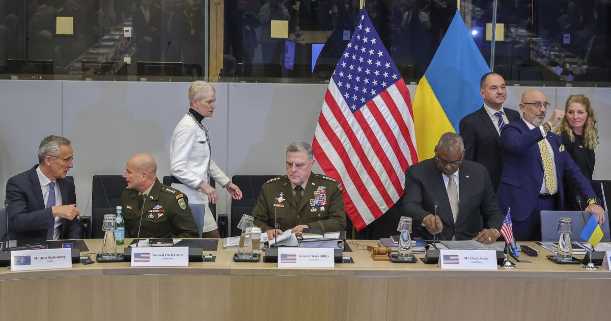 ППО, артилерія і танки: CNN опублікувало перелік озброєнь, наданий Україною на "Рамштайн-6"