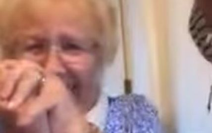 Незвичайна реакція бабусі на Snapchat підкорила юзерів