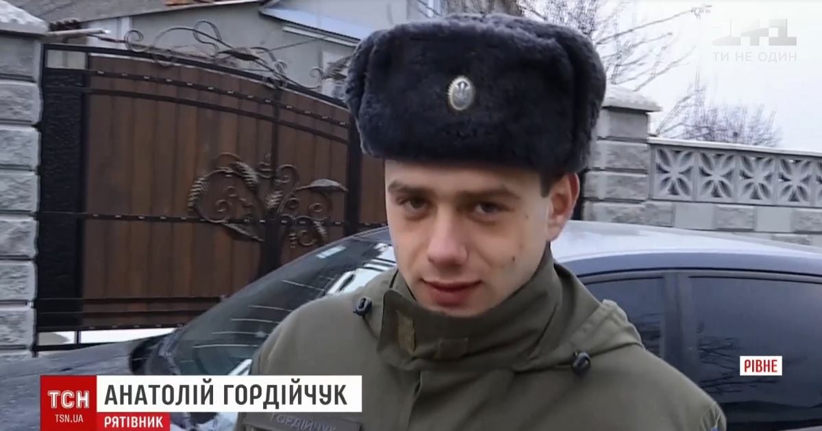 У Рівному солдат Нацгвардії врятував школяра, котрий провалився під лід