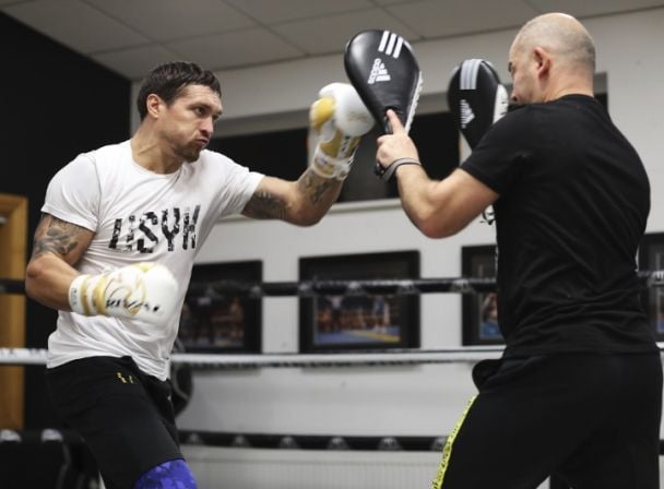 photos by Mark Robinson / © boxingscene.com