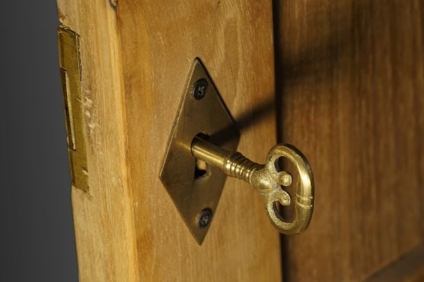 Через тренд у TikTok Церква саєнтології зняла дверні ручки зі своїх будівель: що відомо (відео)