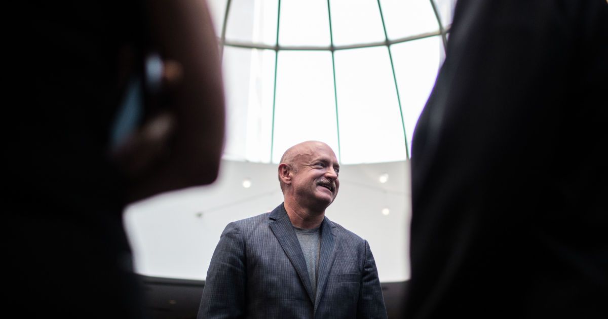 На место умершего Маккейна в Сенат США будет баллотироваться бывший астронавт