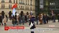 В центре Берлина против флешмоба за свободу Крыма вышли антиглобалисты с флагом СССР