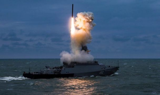 РФ снова вывела ракетоносители в Черное и Средиземное моря: сколько «Калибров» на бортах