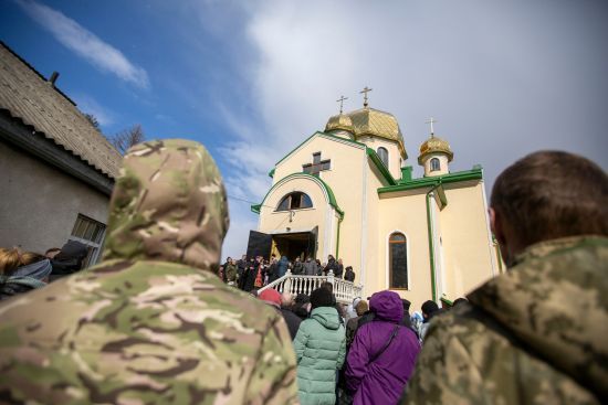 З сутичками і сльозогінним газом: у Франківську до ПЦУ перейшов останній в області храм УПЦ МП (фото, відео)