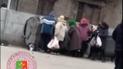 В Кривом Роге толпа пенсионеров рылась на помойке возле супермаркета: доставали продукты (видео)