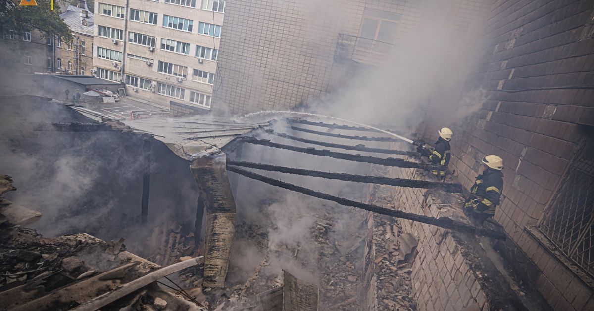 У Києві на території Інституту урології сталася пожежа_3 / © ГУ ДСНС у Києві