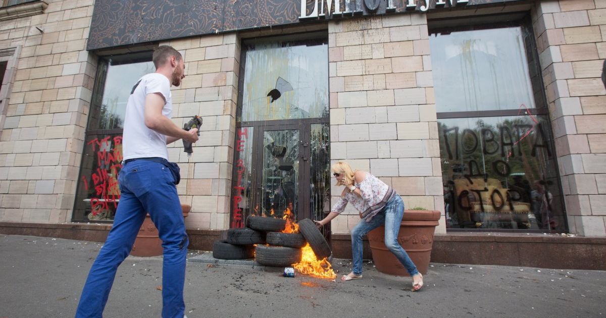 Автор графіті на Грушевського домовився з міністром культури про відновлення картини