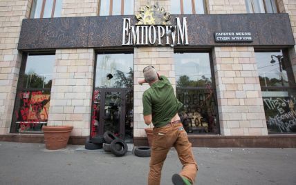 Магазин, який стер графіті на Грушевського, оголосив про своє закриття