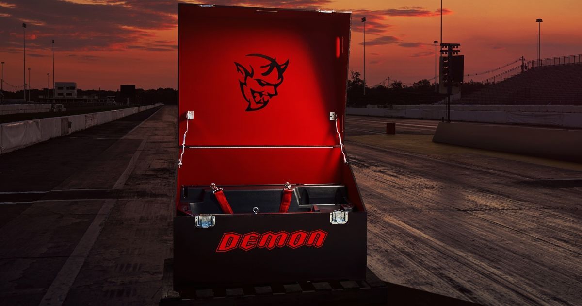 Dodge продолжает дразнить видеотизерами экстремального масл-кара Challenger Demon