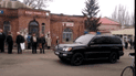 Захарченко приехал открывать магазин на дорогих машинах и с вооруженной охраной.