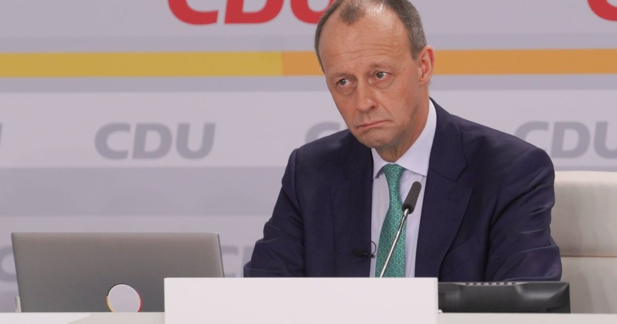 Лідер партії Меркель закликав Німеччину надати зброю Україні