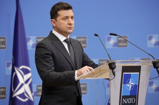 Про НАТО, допомогу Заходу і переговори з Росією: головні тези пресконференції Зеленського для іноземних журналістів