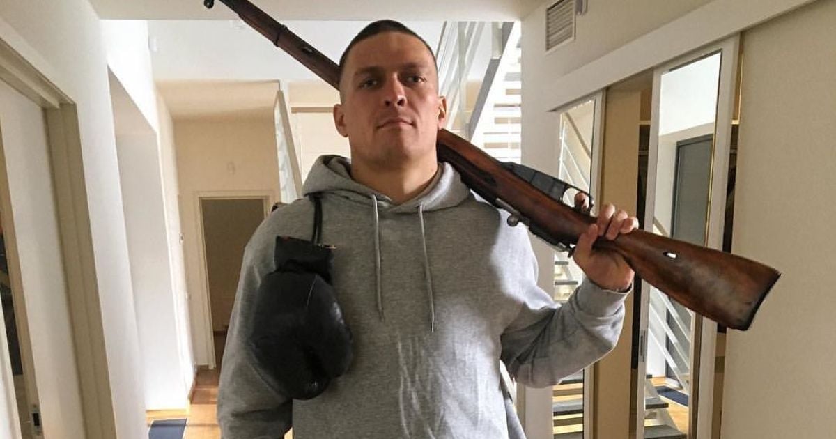 "Надеяться на небо, не на себя красивых". Усик зачитал свое новое стихотворение