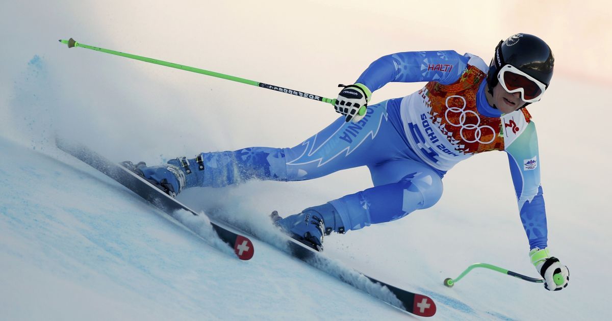 Горнолыжница Тина Мазе лидирует в скоростном спуске