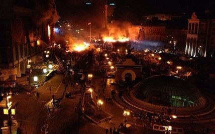 Майдан 13 часов противостоит силовикам: соперников разделяет стена огня