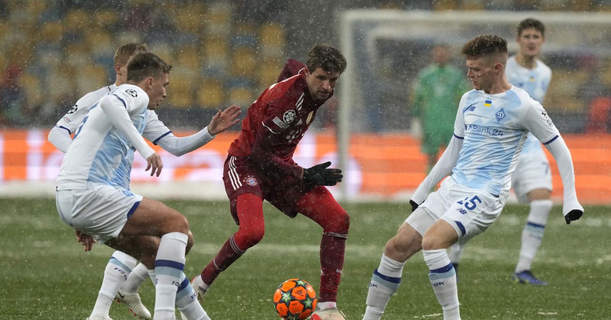 "Динамо" забило "Баварії" на засніженому "Олімпійському", але програло через супергол Левандовського (відео)